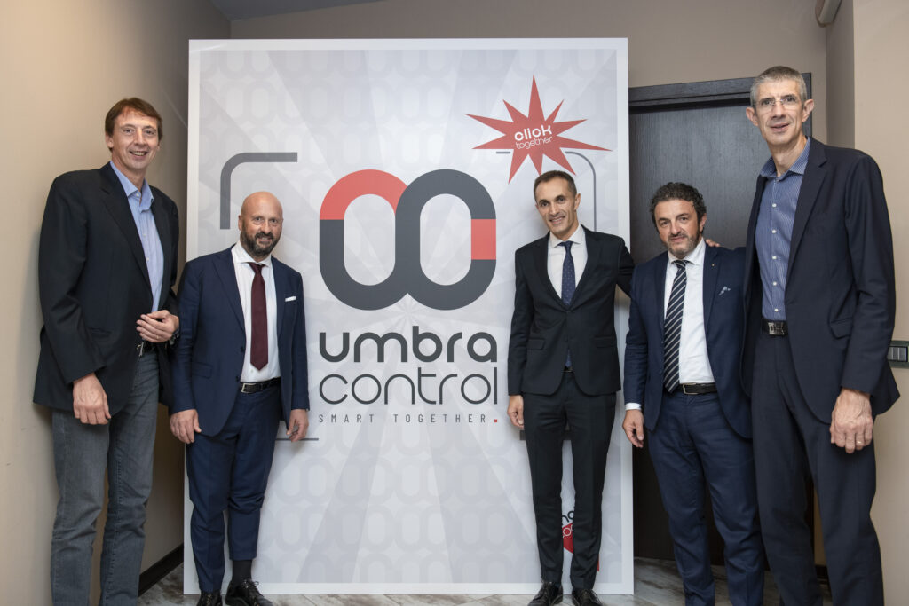 Umbra Control a fianco della VL Pesaro Basket